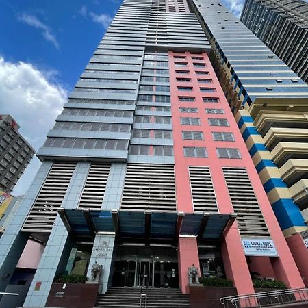 Pearl Of The Orient Tower, In Front Of Us Embassy Appartement Manilla Buitenkant foto