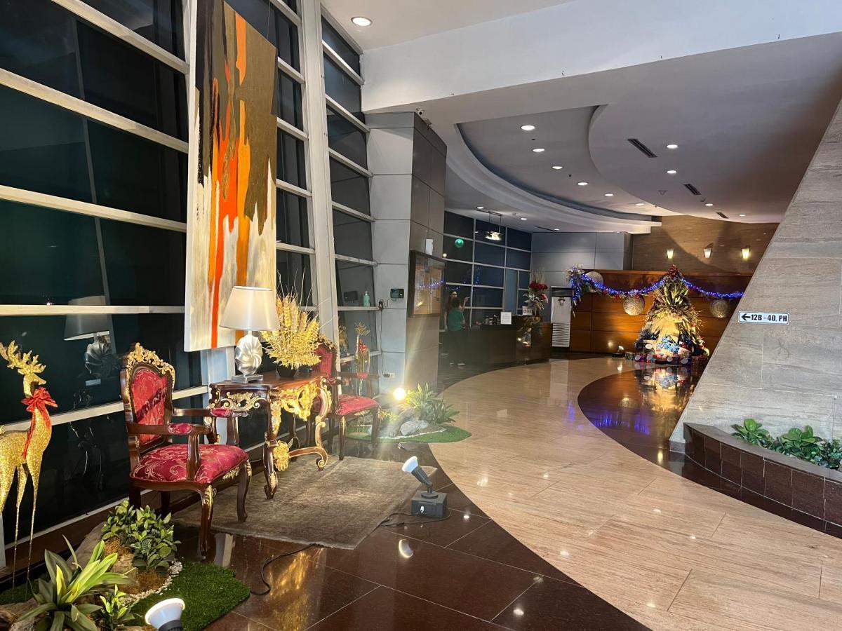 Pearl Of The Orient Tower, In Front Of Us Embassy Appartement Manilla Buitenkant foto